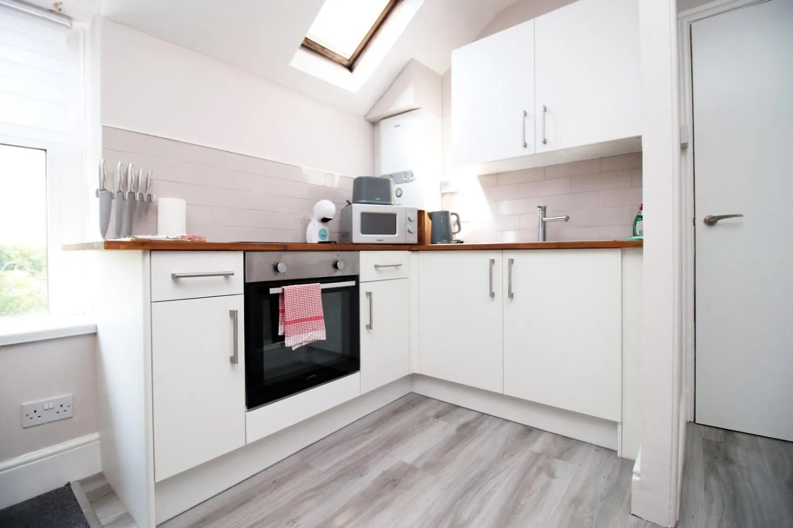 Apartment Stay With Free Parking At Archer Road, Penarth Cardiff