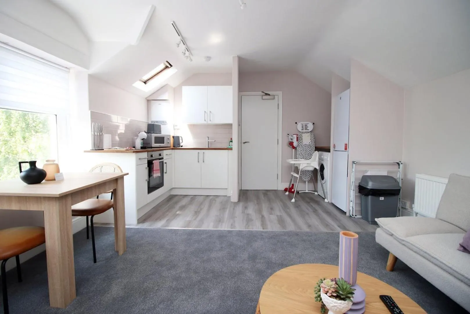 Stay With Free Parking At Archer Road, Penarth Cardiff Apartment